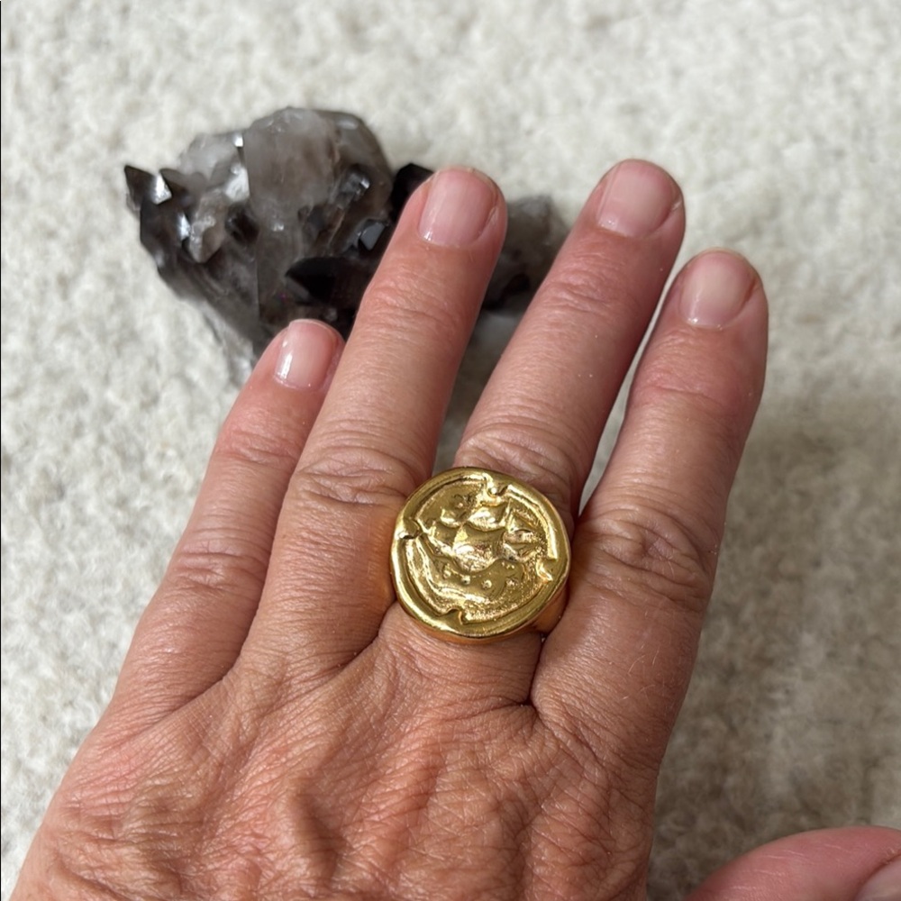 UNO de 50 Gold Tone Ring - Picture 3 of 3